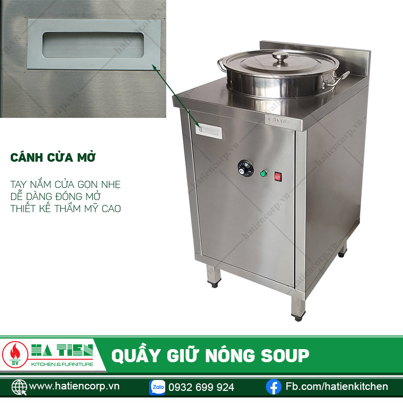 Cánh cửa mở có tay nắm