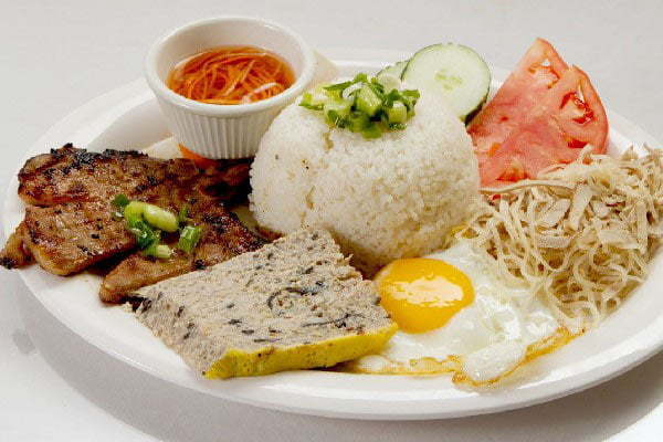 Thưởng thức món cơm tấm