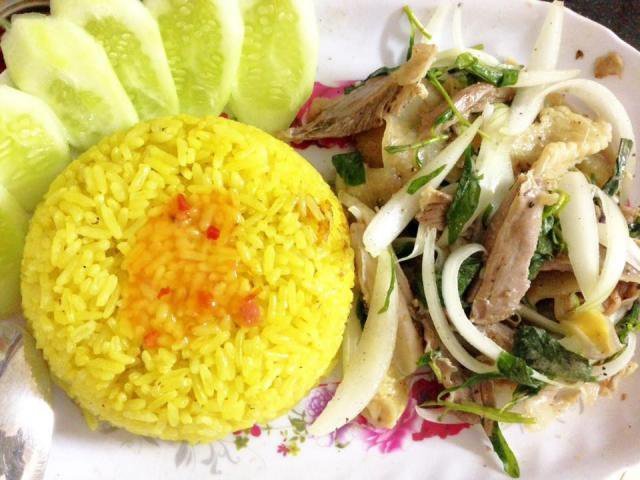 Thưởng thức món cơm gà ngon