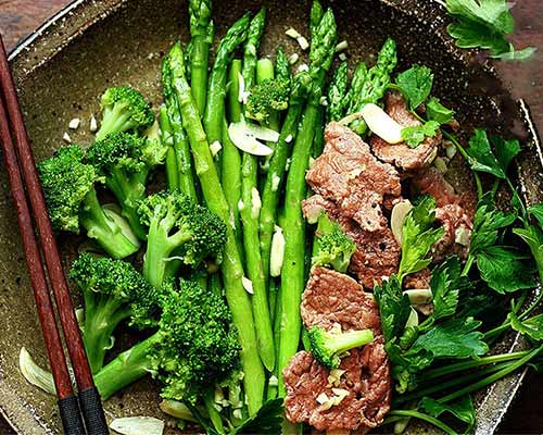 luộc rau bằng bếp á công nghiệp
