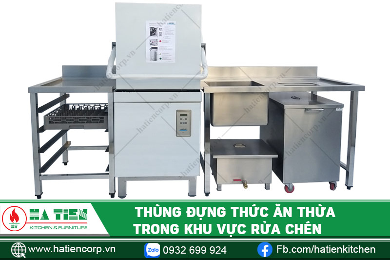 Thùng đựng thức ăn thừa trong khu rửa chén