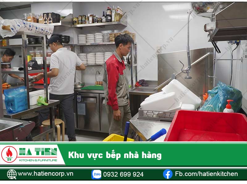 Máy rửa chén cửa sập hiện đại