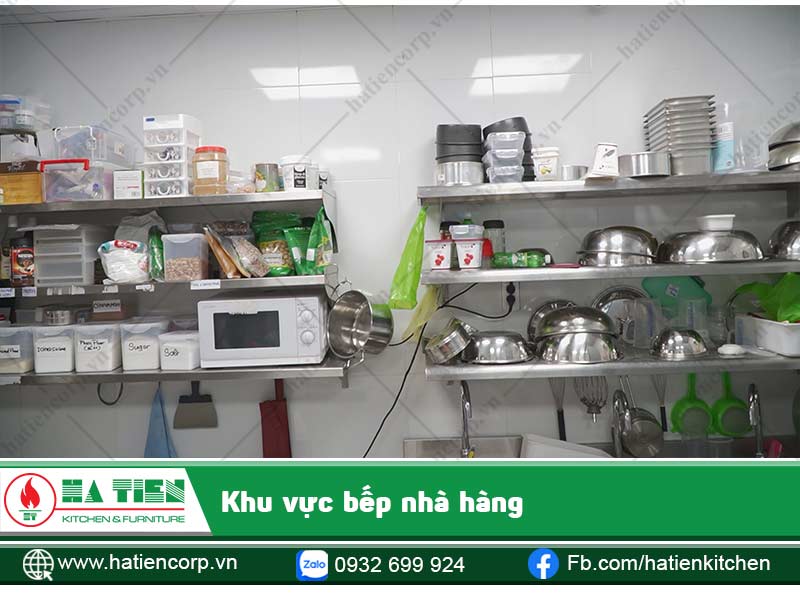 Kệ treo tường giúp tiết kiệm không gian
