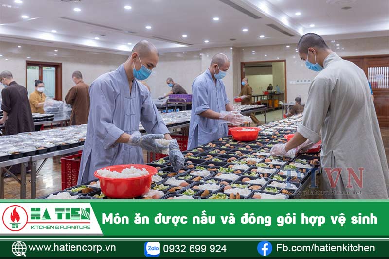 bếp cơm từ thiện tại chùa cung cấp hàng ngàn bữa ăn miễn phí cho người dân