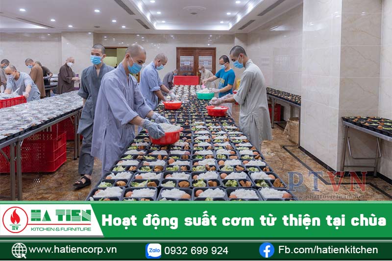 Hoạt động suất cơm từ thiện tại chùa Vĩnh Nghiêm