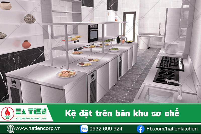 kệ inox đặt trong khu sơ chế