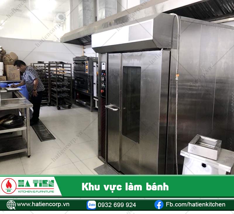 Bếp sử dụng lò nướng bánh công nghiệp với công suất lớn