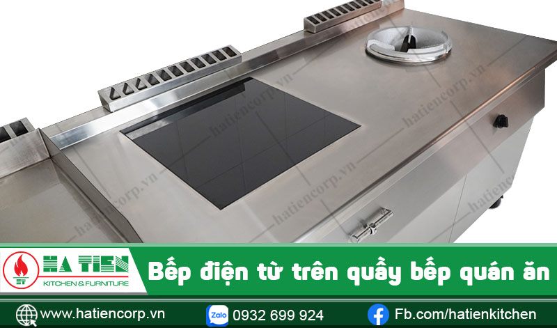 Bếp điện từ trên quầy bếp quán ăn