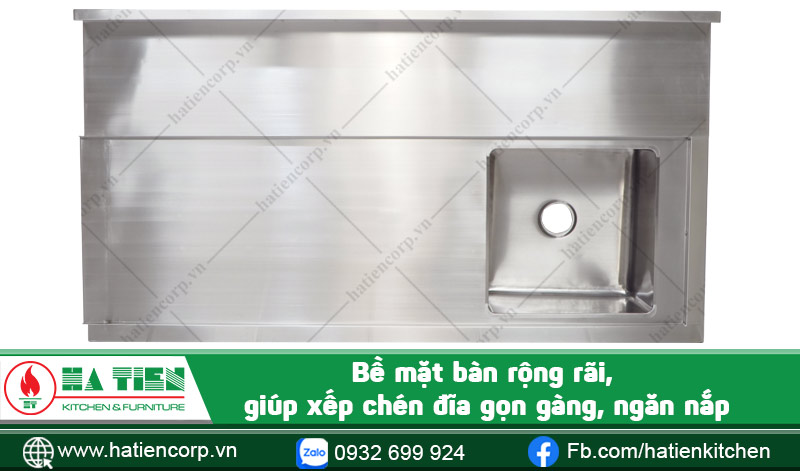 Bề mặt bàn inox rộng rãi