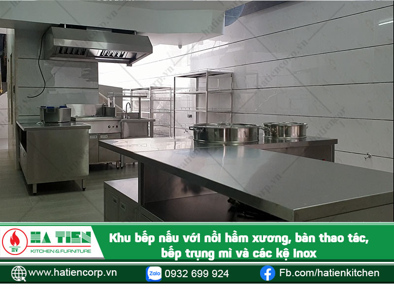 Bàn thao tác rất rộng rãi và hợp vệ sinh