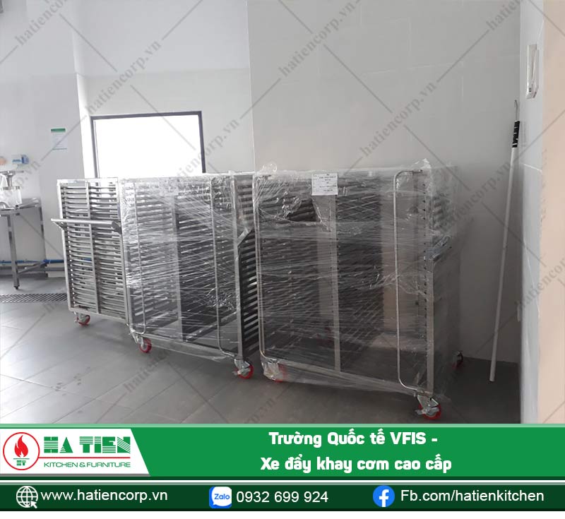 Xe đẩy khay, giúp phục vụ hàng ngàn suất ăn nhanh chóng, gọn nhẹ, hợp vệ sinh