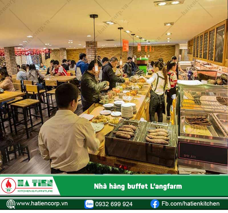 Khu vực ăn uống của thiết kế nhà hàng buffet cần thiết kế không gian rộng hơn so với nhà hàng thông thường. Điều này nhằm nhằm mục đích phục vụ khách hàng nhanh chóng hơn. Bố trí không gian nhà hàng buffet đều phải có không gian thoáng rộng cho khách có không gian dễ dàng di chuyển.