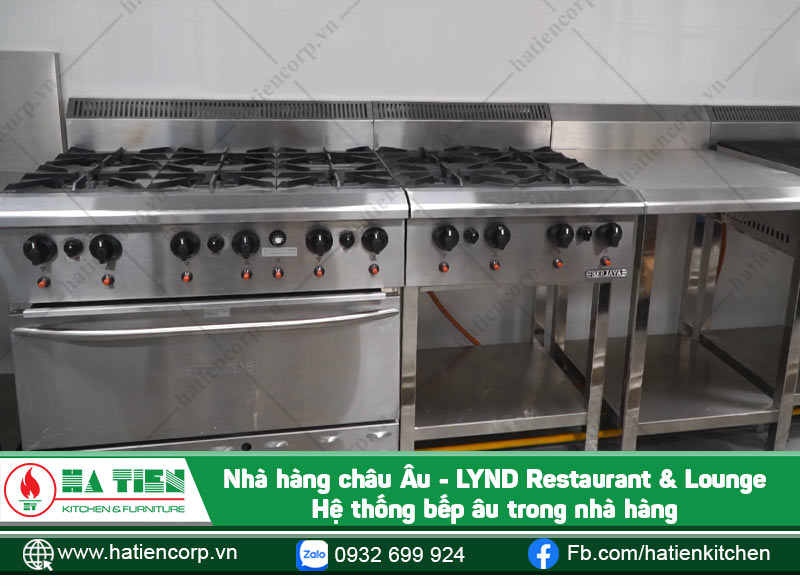 Nhà hàng sử dụng bếp âu 4 họng và bếp âu 6 họng có lò nướng
