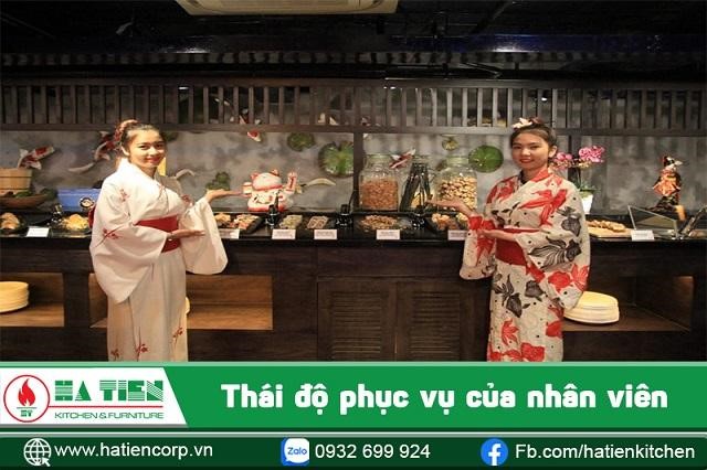 nhân viên nhà hàng Sushi Nhật