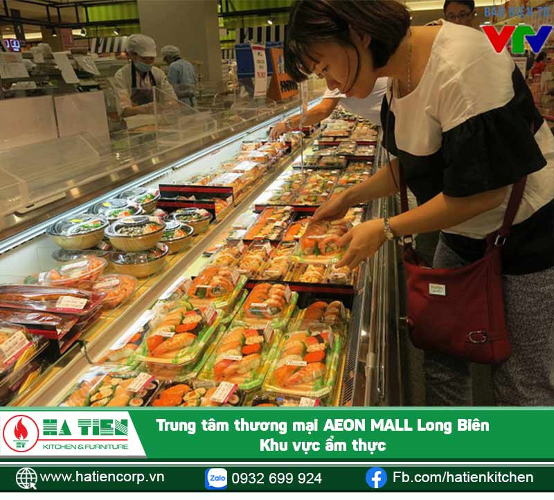 Khu ẩm thực của Aeon Mall nằm phía bên ngoài của Aeon Supermarket phía trong cùng của tầng 1.