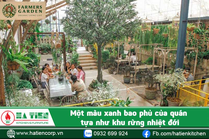 Một màu xanh bao phủ của quán tựa như khu rừng nhiệt đới