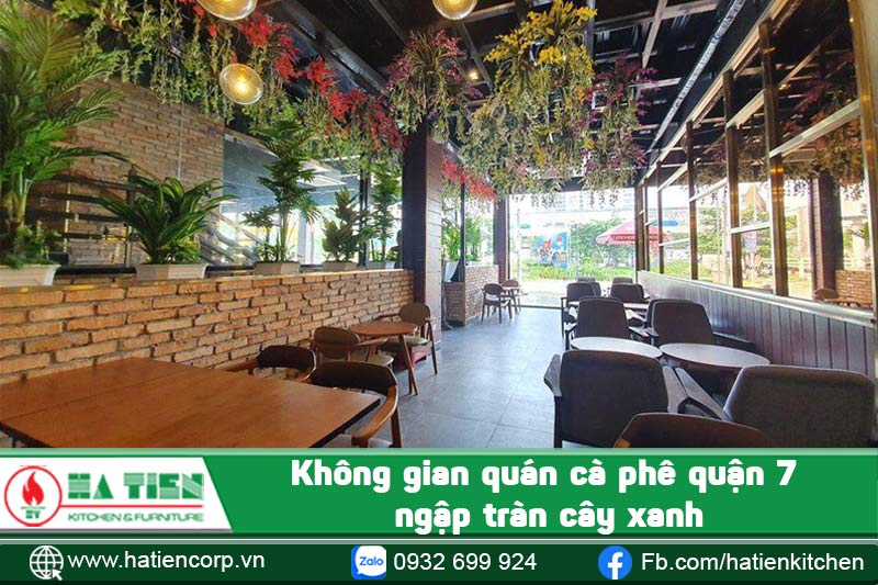 Không gian quán ngập tràn cây xanh