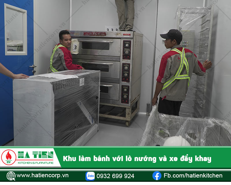 Nhân viên Hà Tiên thi công khu bếp bánh
