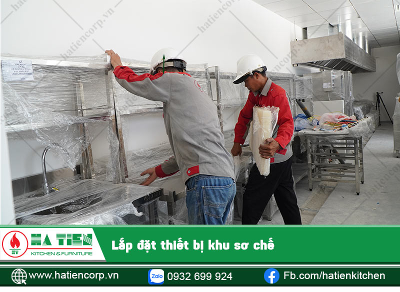 Nhân viên Hatiencorp lắp đặt, thi công khu sơ chế