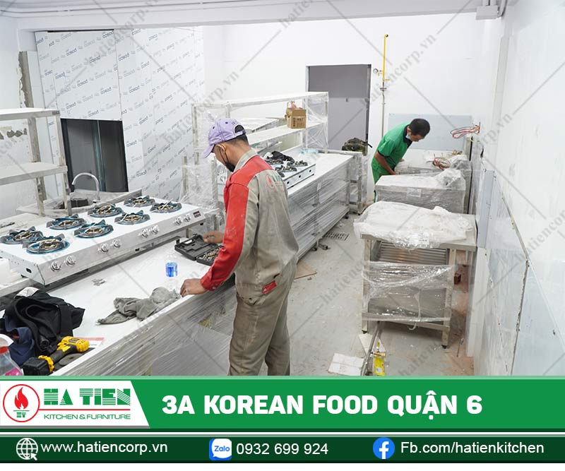 Khu bếp nấu đang trong giai đoạn lắp đặt