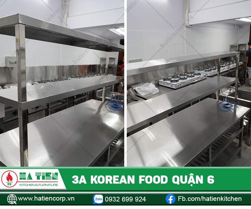 Bàn và kệ do Hà Tiên sản xuất được làm từ inox 304. Đây là inox chuyên dụng trong lĩnh vực ăn uống. Đảm bảo các tiêu chuẩn về vệ sinh thực phẩm