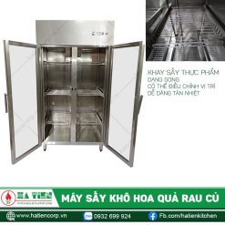 Trong máy sấy có các lỗ nhỏ để điều chỉnh vị trí khay