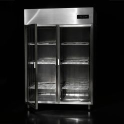 Tủ có nhiều khay, có thể điều chỉnh vị trí khay, tháo - lắp dễ dàng